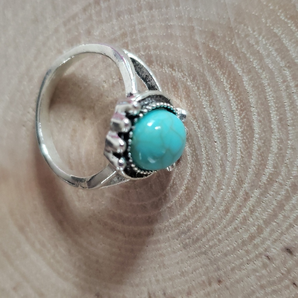 2 Silver and Turquoise Rings - Picture 7 of 8